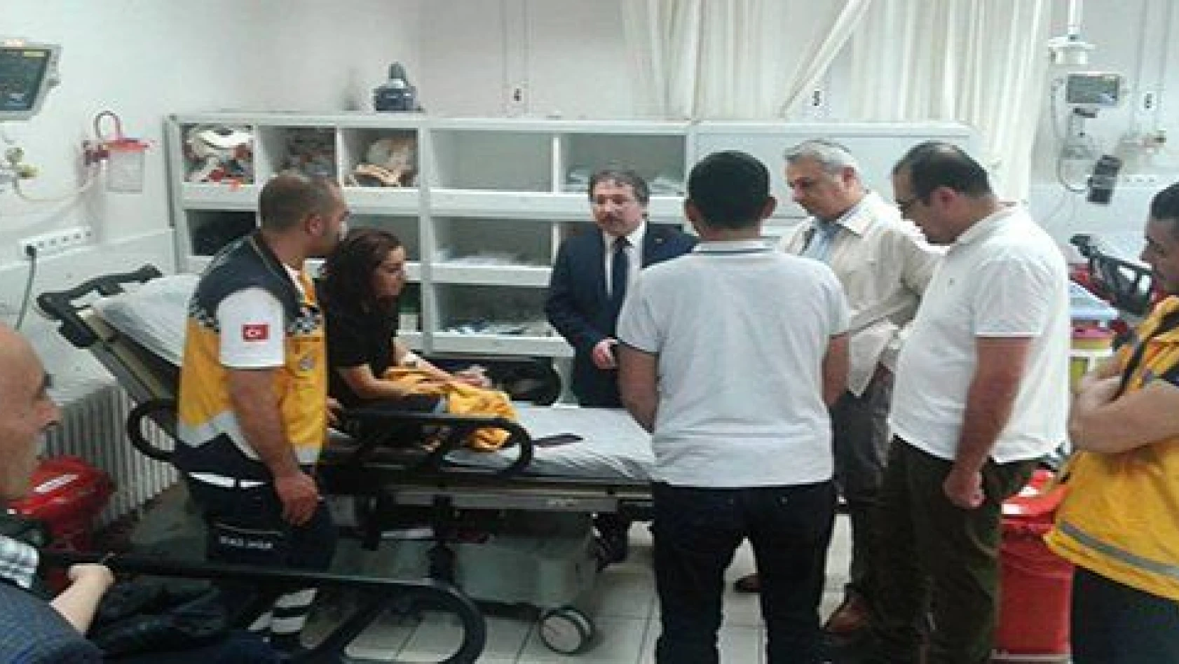 İl Sağlık Müdürü Ali Ramazan Benli kazada yaralanan 112 personelini ziyaret etti 