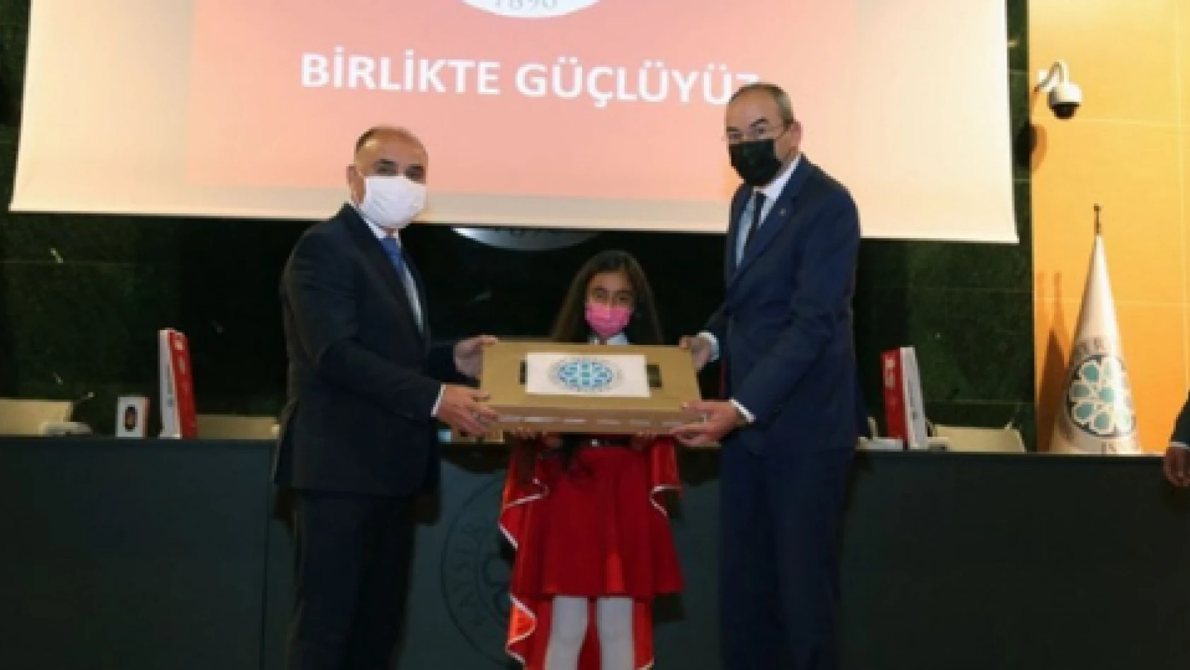 'İstiklal Marşı'nı Güzel Okuma Yarışması' ödülleri sahiplerini buldu