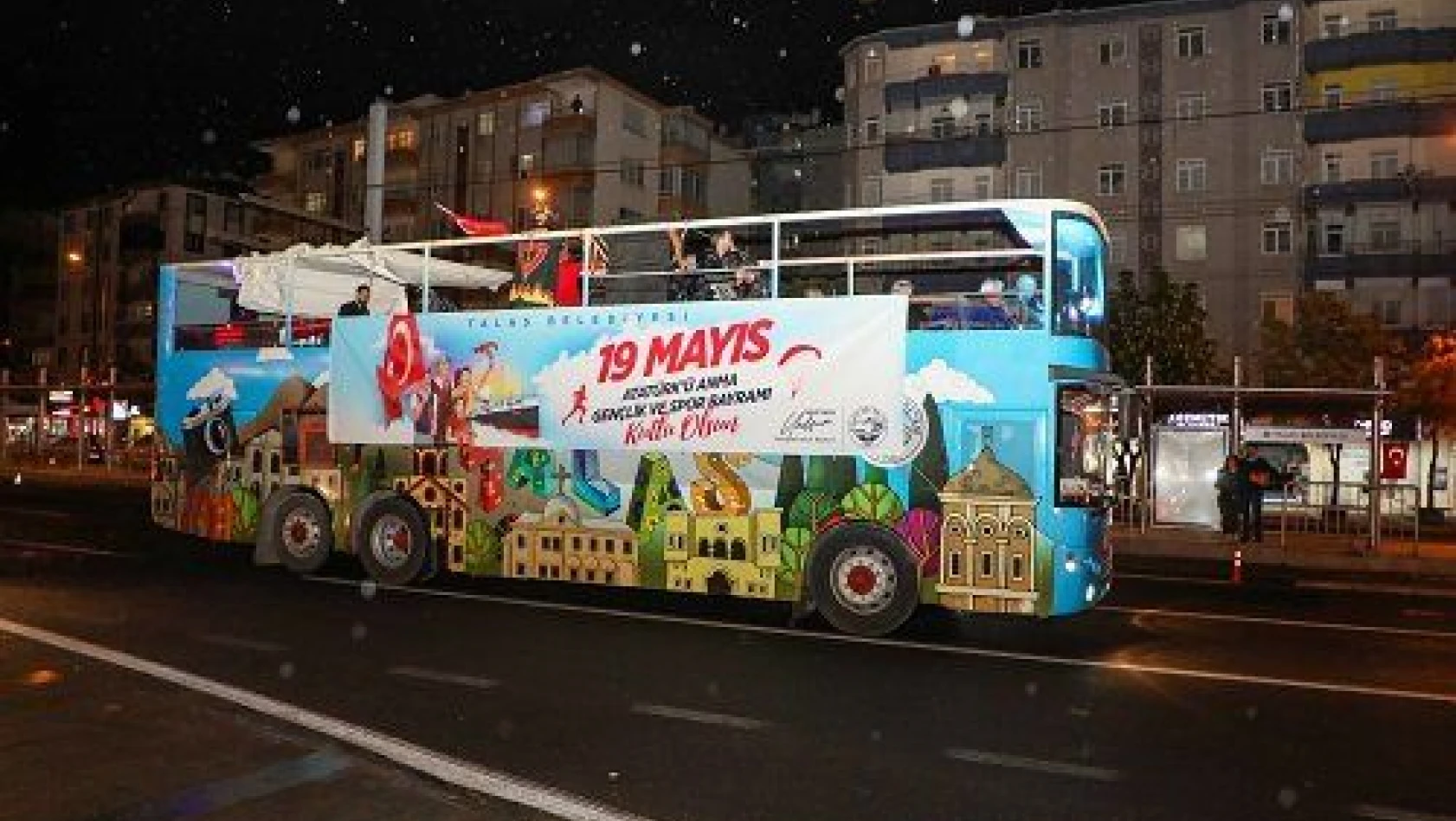 Talas'ta gezi otobüsüyle 19 Mayıs coşkusu