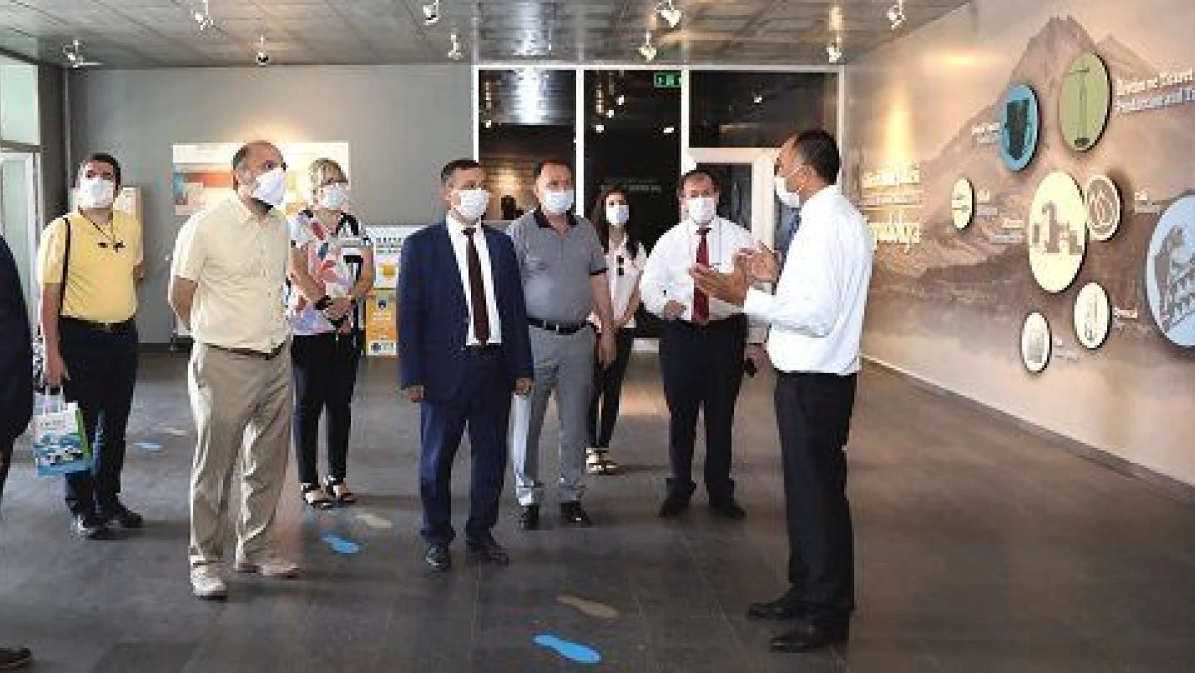 ERÜ Rektörü Çalış, Kayseri Arkeoloji Müzesi'ni ziyaret etti