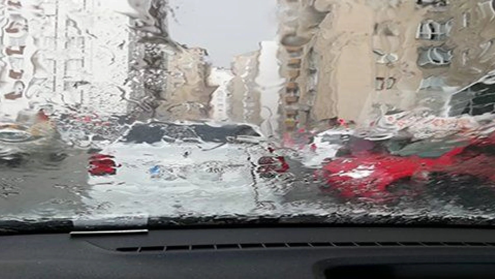 Kayseri'de yağmur etkili oldu 