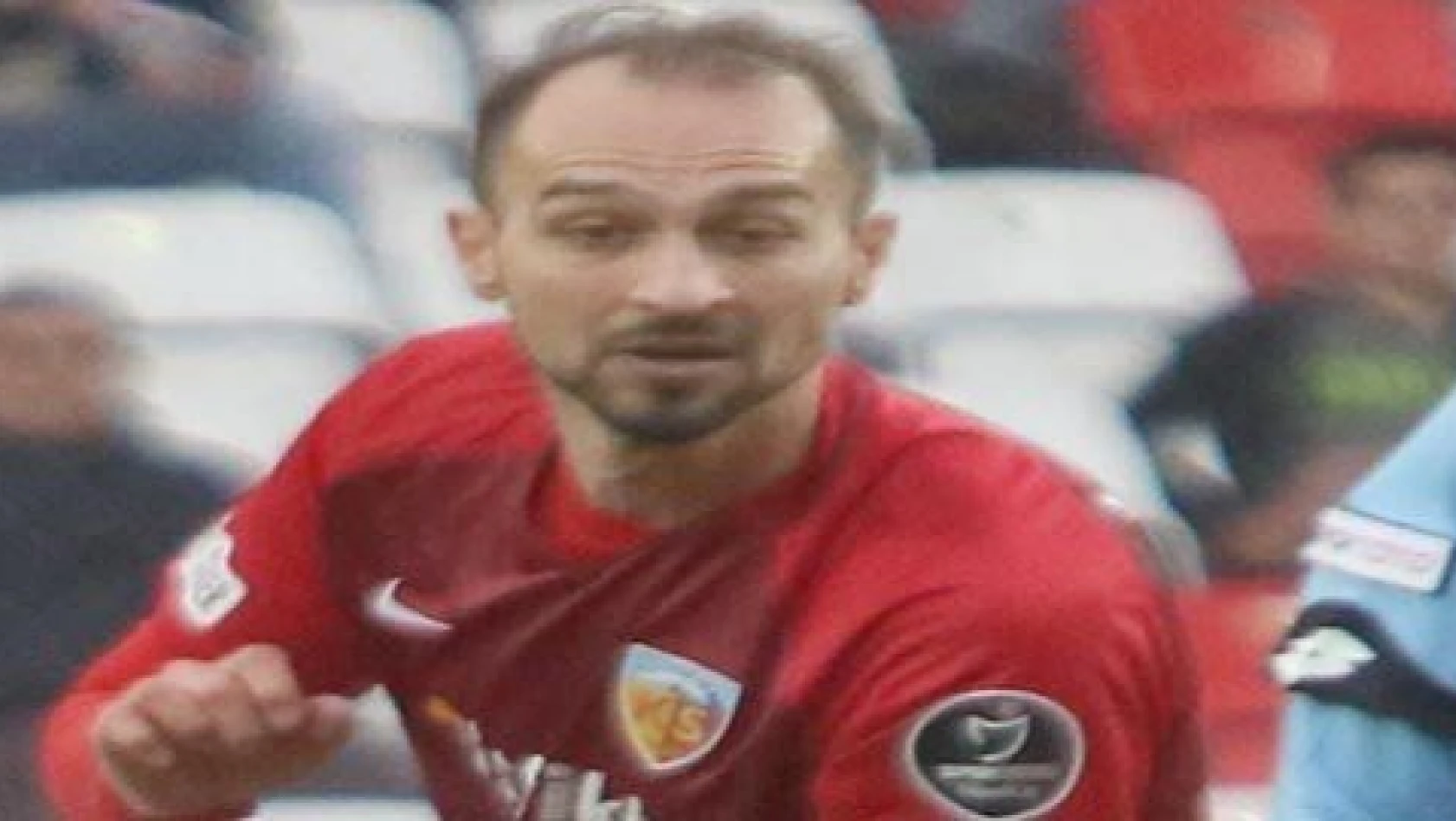 İstikbal Mobilya Kayserispor'da ikinci yarının ilk cezalı oyuncusu Şamil Çinaz 