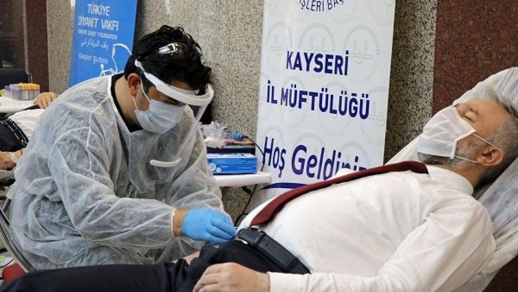 Kayseri'de din görevlileri kan bağışında bulundu