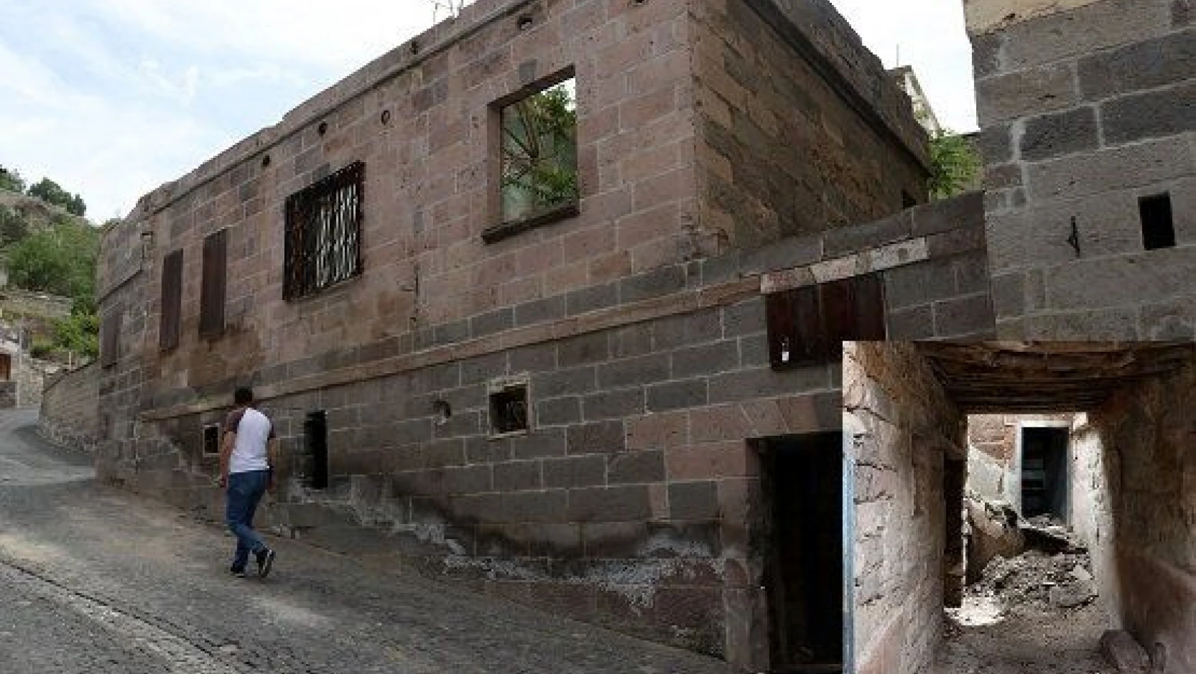 Kayseri'de restore edilen tarihi evin çatısı çöktü: 2 yaralı