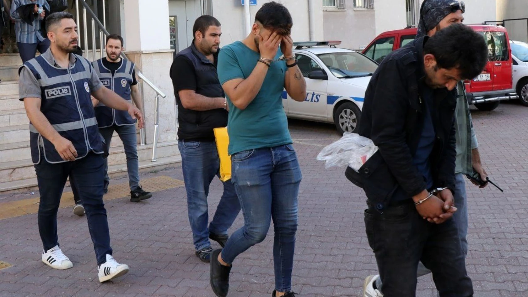  9 'u firari hükümlü 21 kişi yakalandı