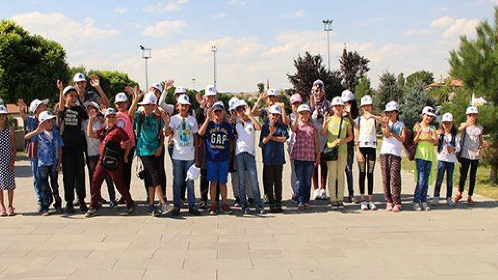  Büyükşehir'de öğrencilere tatil gezisi sürprizi 