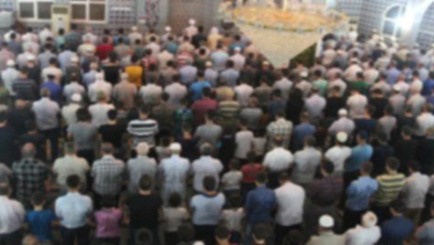 Kayseri'de 16 camide hatimli, 14 camide Enderun usulü teravih
