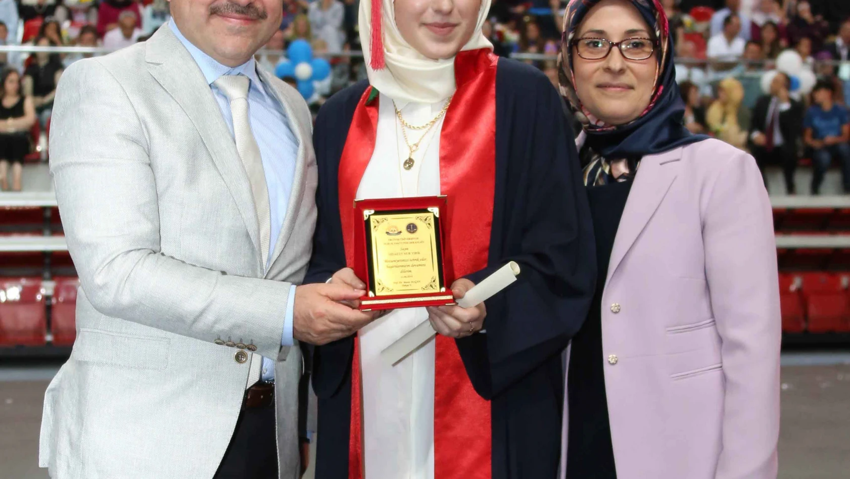 ERÜ Hukuk Fakültesi'nde 228 öğrenci mezun oldu