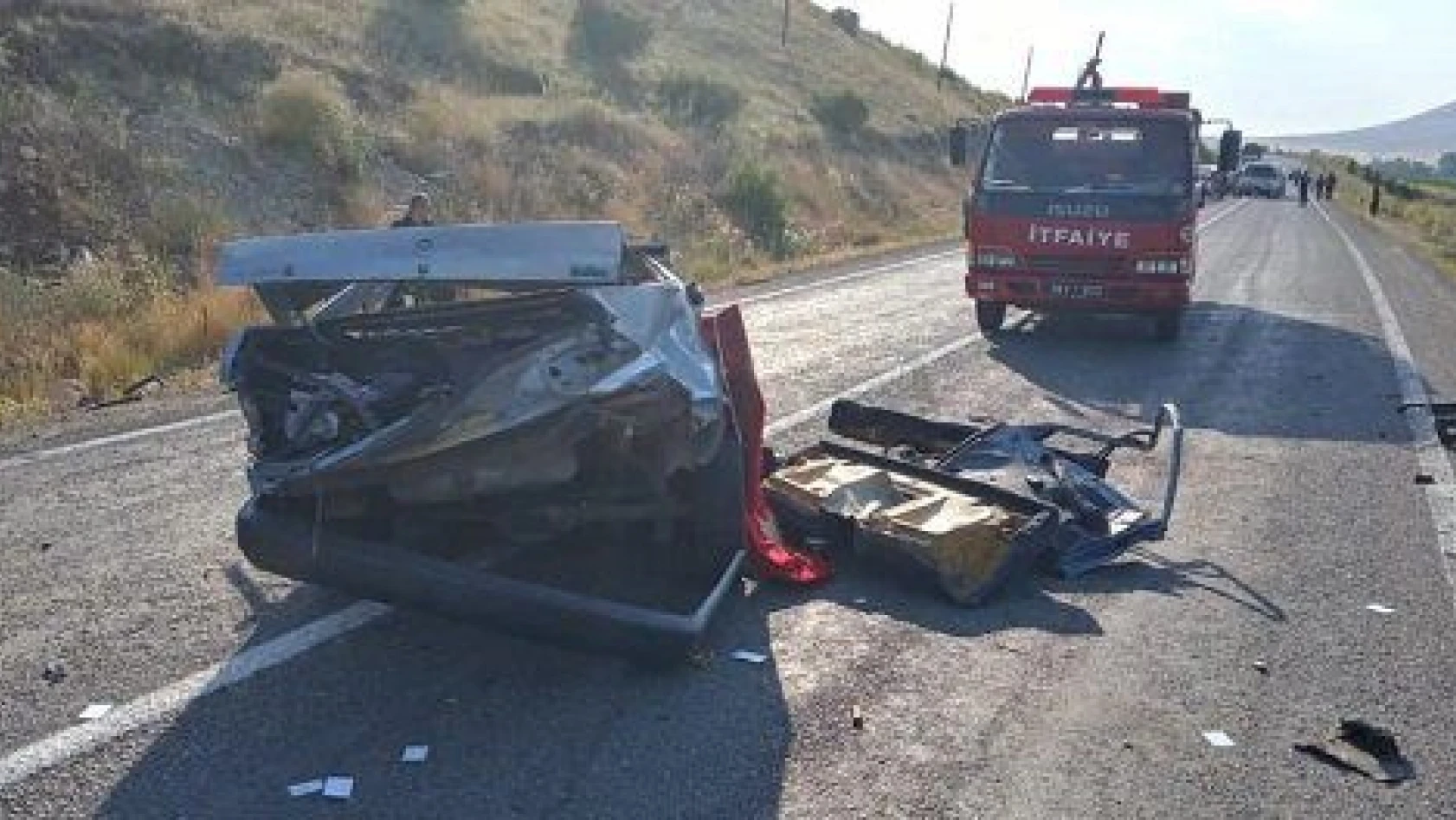 Kayseri'de otomobil ve kamyonet çarpıştı: 1 ölü, 5 yaralı