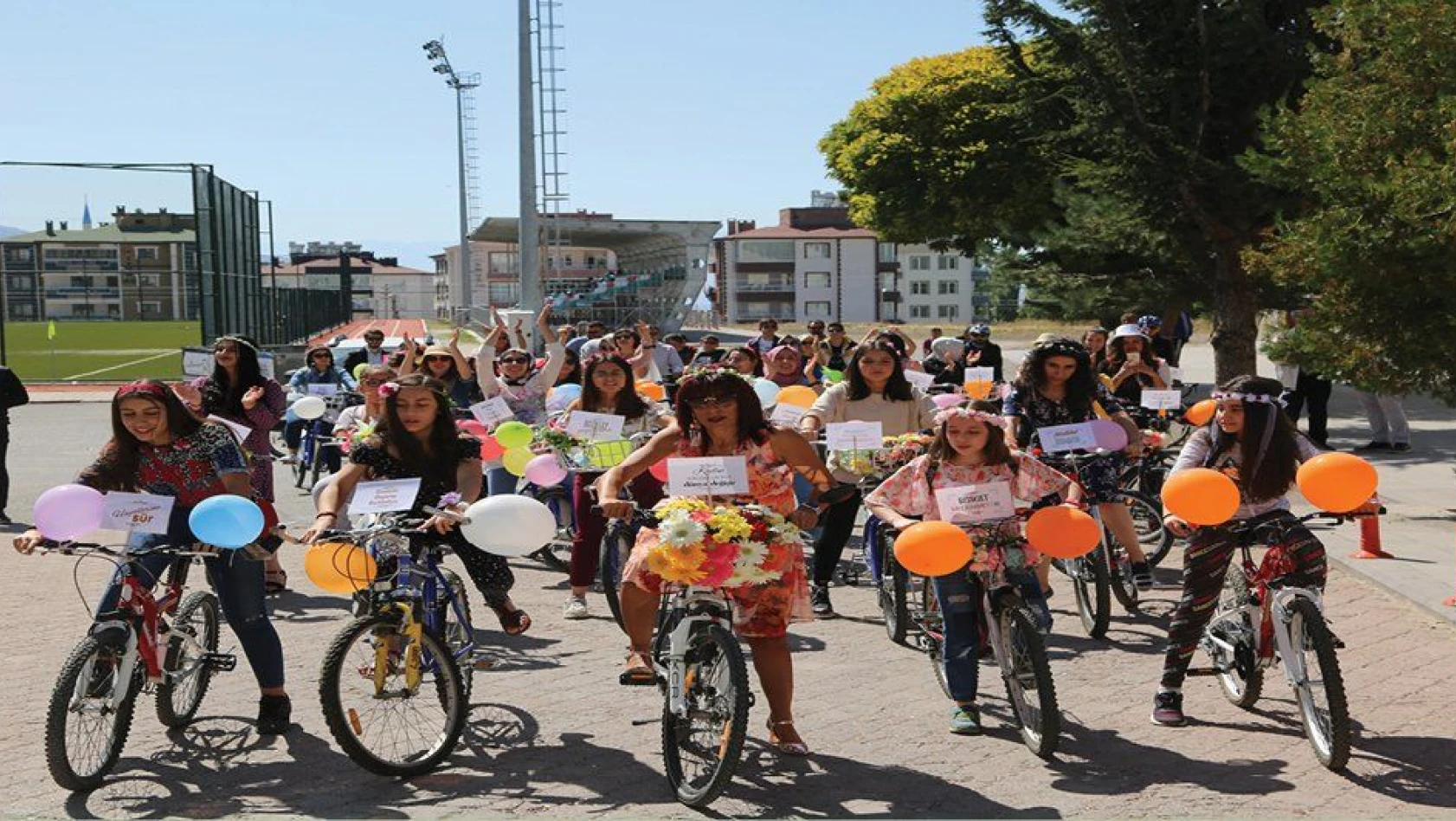 Develi'de Süslü Kadınlar Bisiklet Turu yapıldı