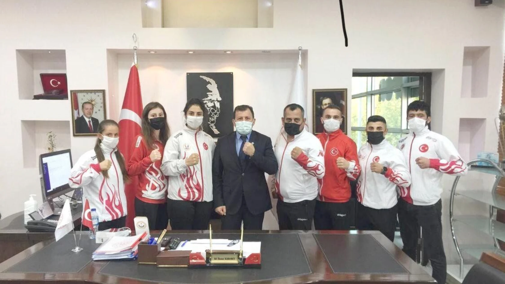 Şampiyon Muaythai sporcularından Kabakçı'ya ziyaret