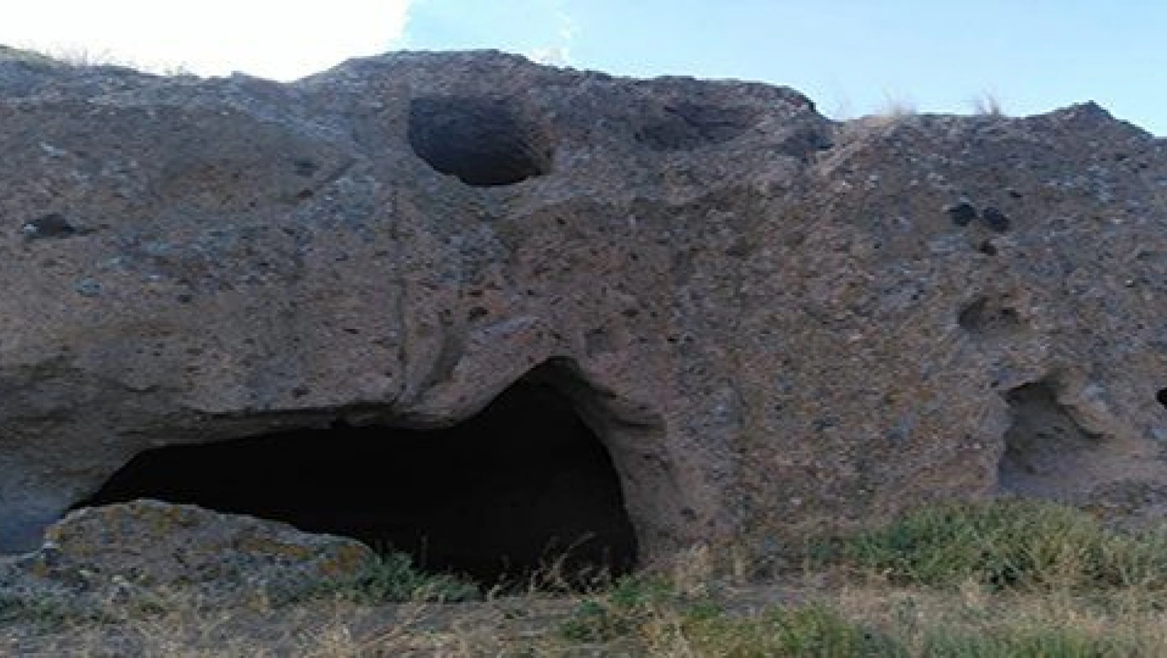 Şahmelik köyündeki 7 katlı tarihi mağara ziyaretçileri bekliyor