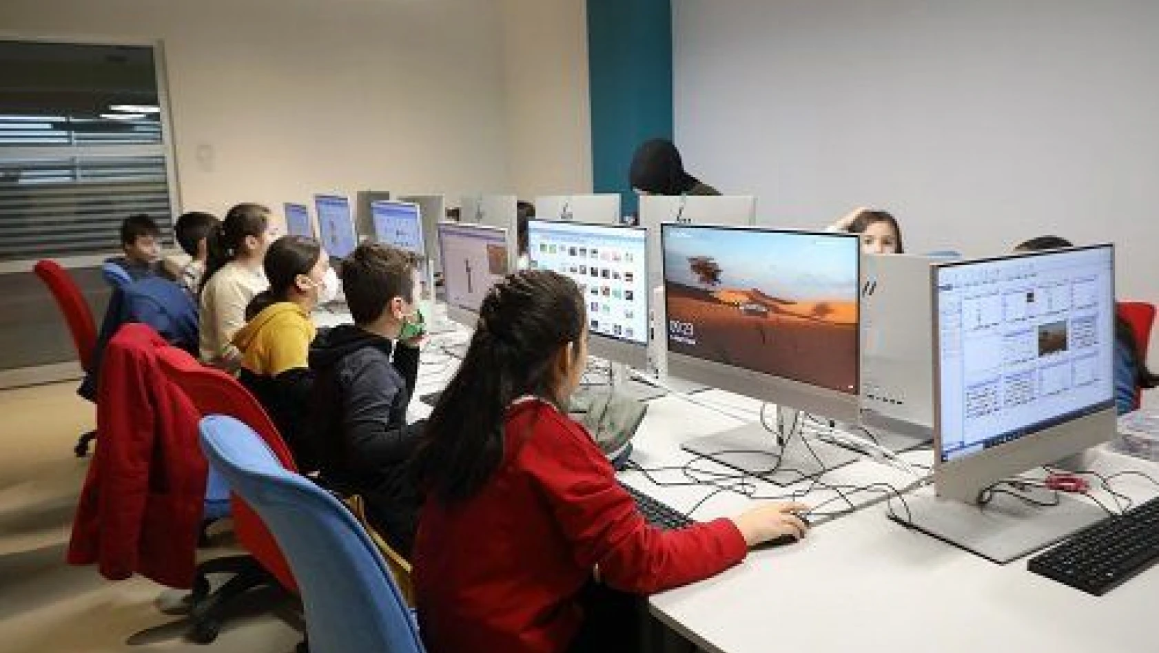 Palancıoğlu: 'Çocuklar, robotik kodlama eğitimi ile beceri kazanıyor'
