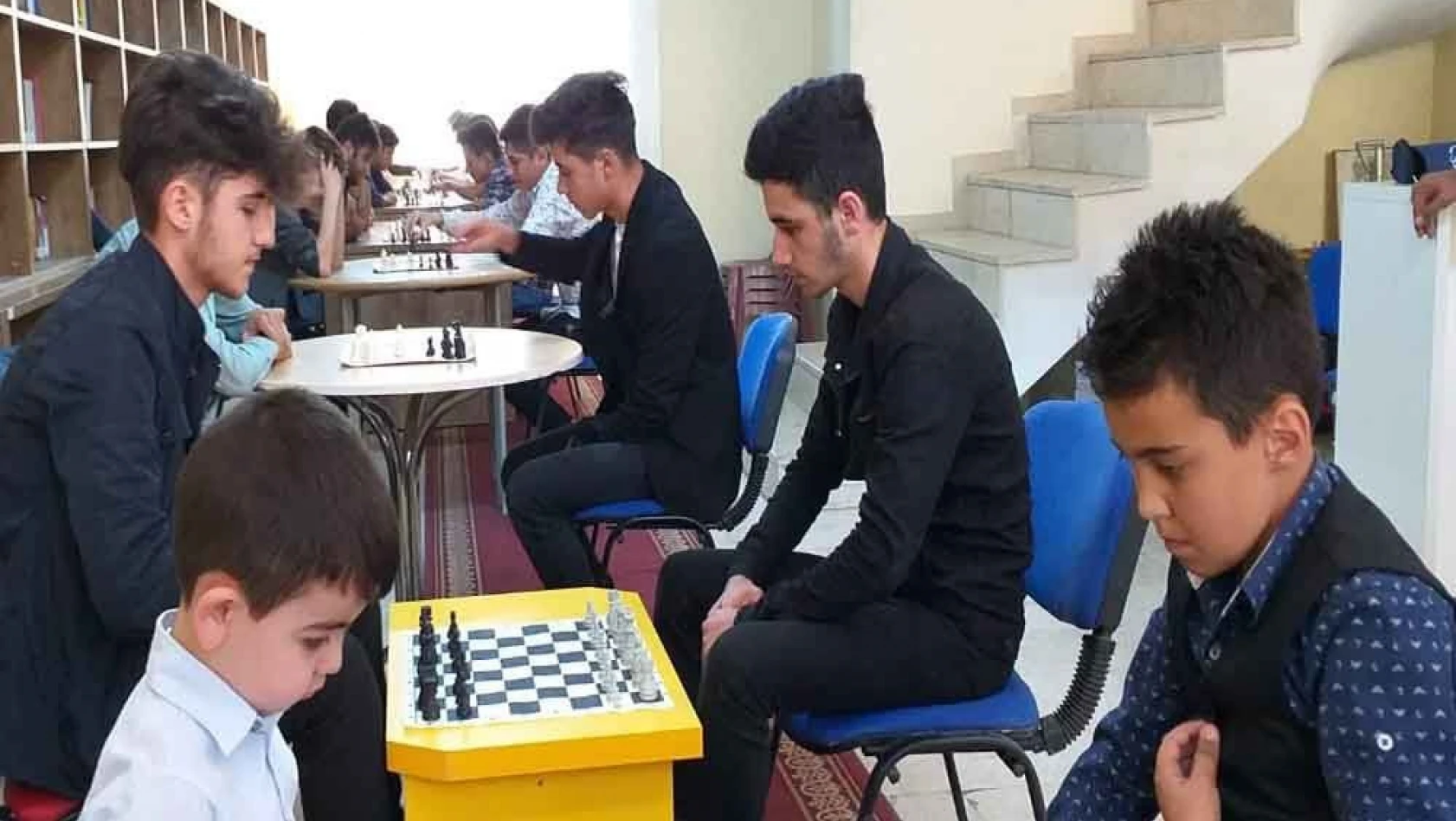 Ülkü Ocakları Satranç Turnuvası Düzenledi 