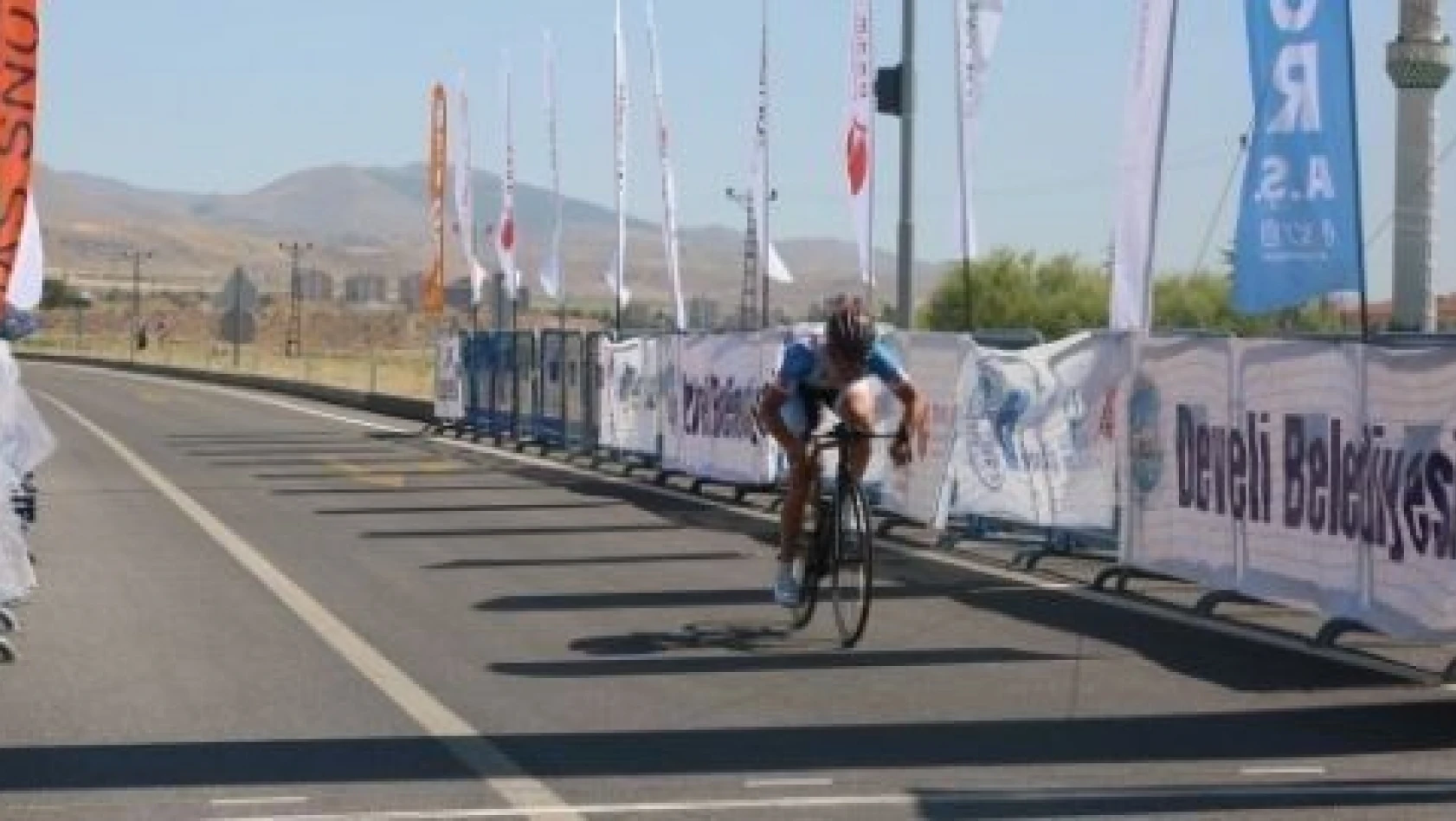 Erciyes 2021 Yol Bisikleti Yarışları'nın gençlerde ilk etabı yapıldı