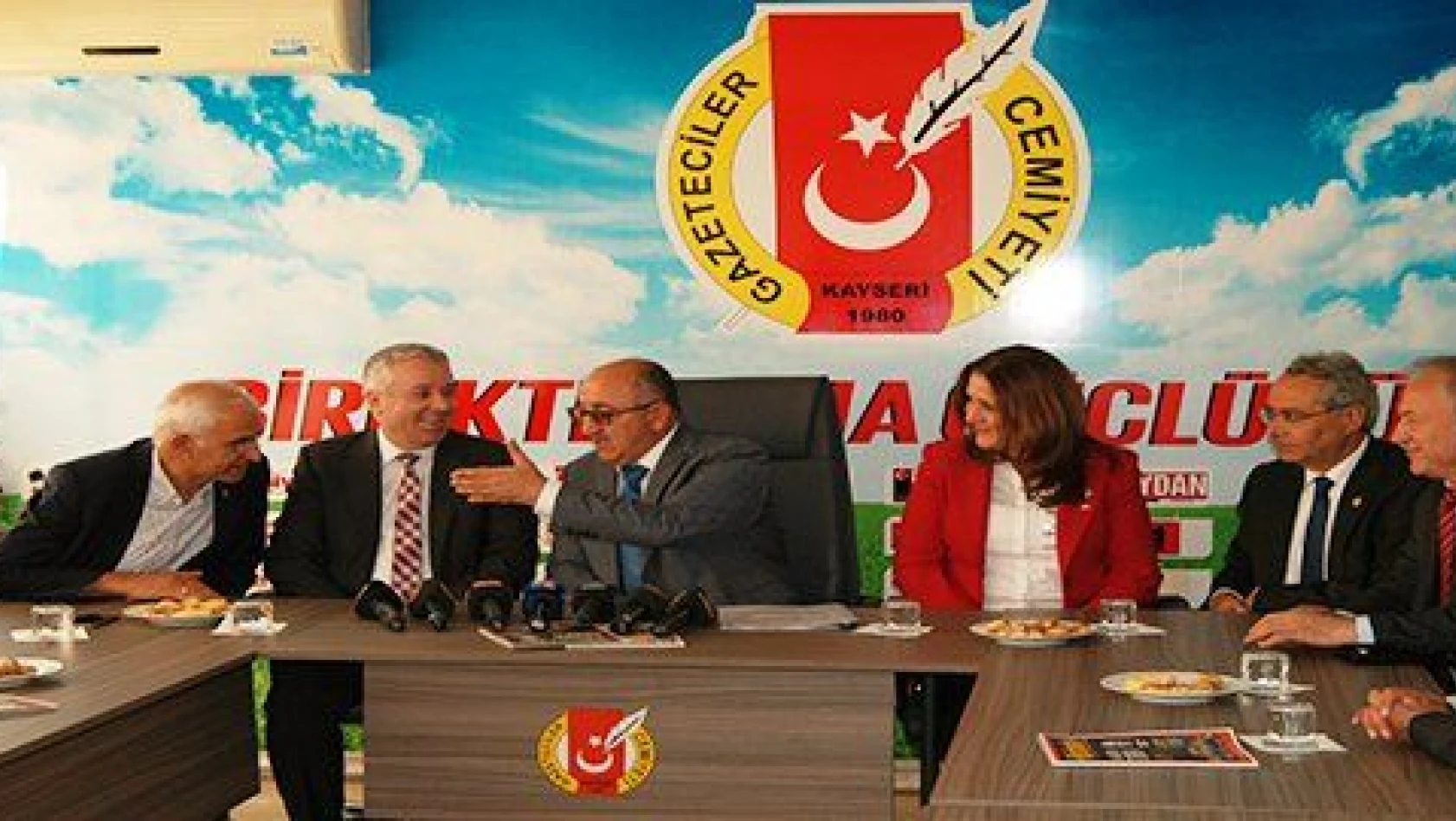 Kılıçdaroğlu'nun talimatı ile CHP'li vekiller Kayseri'de, Cemiyet'te