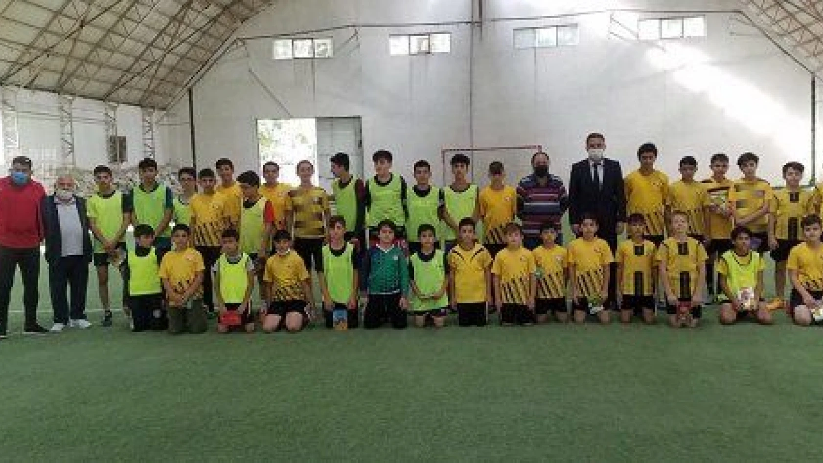 Mutlu Önal'dan Kocasinan Şimşek futbol okuluna ziyaret