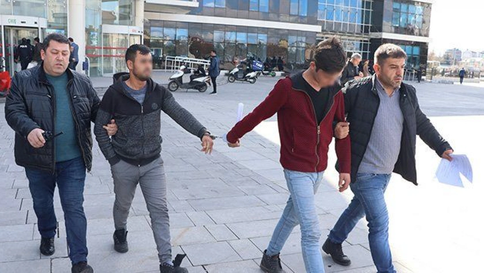 Kayseri'de okuldan bilgisayar ve tablet çalan 2 zanlı tutuklandı