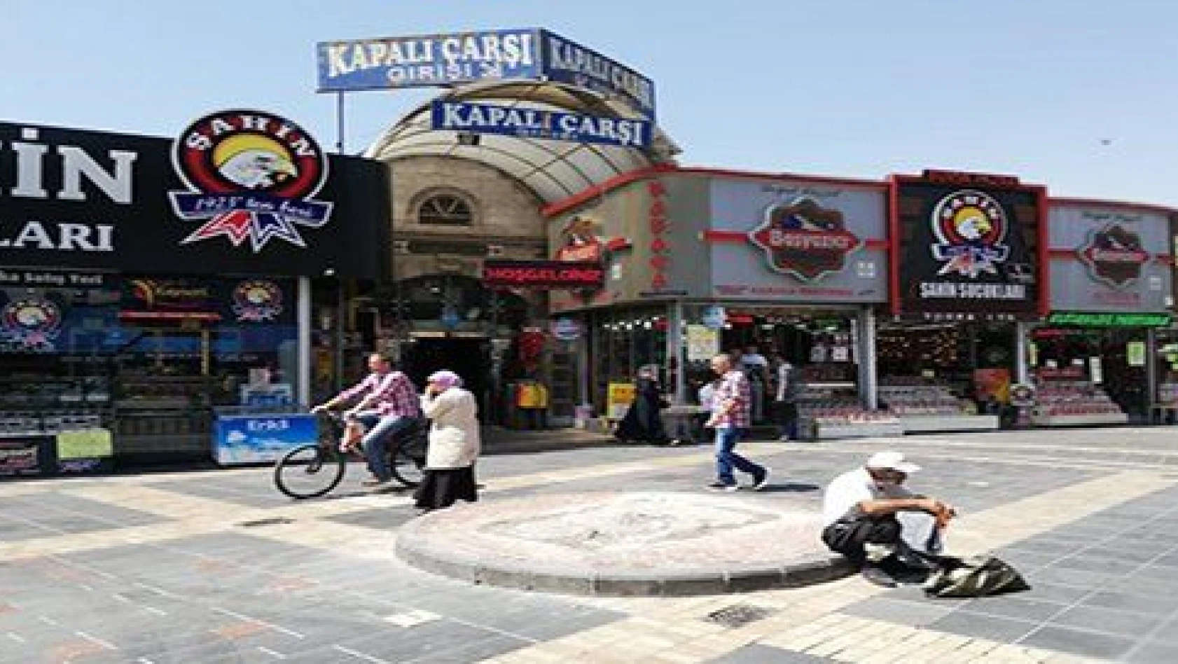 Kayseri'de Kadınlar Çarşısı heykeli geçici kaldırınca, vatandaş şaşırdı