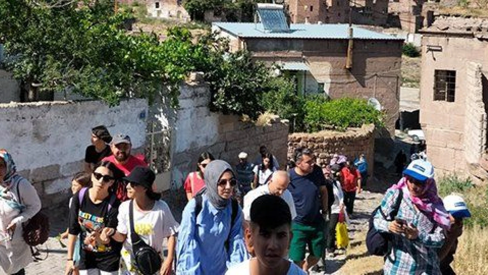 Büyükşehir'in kültür turları, gurbetçilere Kayseri'yi tanıtıyor