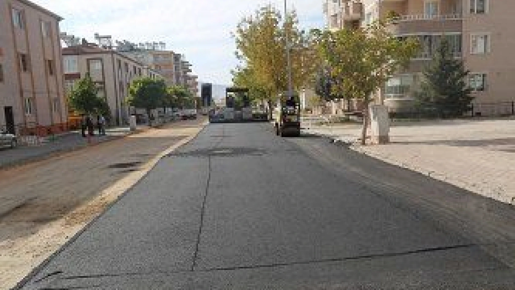 Alparslan Türkeş Caddesi'nde sıcak asfalt serimine başlandı