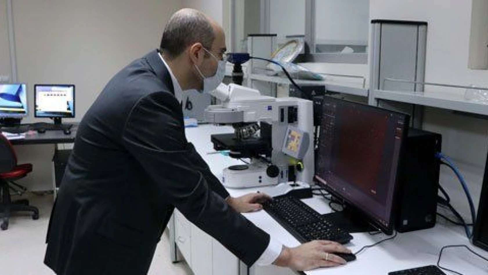 ABD'deki kariyerinden vazgeçen doçent Türkiye'de nanoteknolojik şifre için çalışıyor