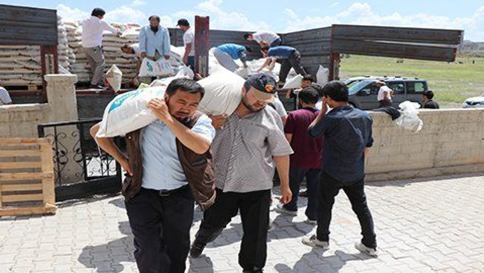 Kızılay Talas Şubesi'nden Doğu Türkistanlılara 4 tır yardım