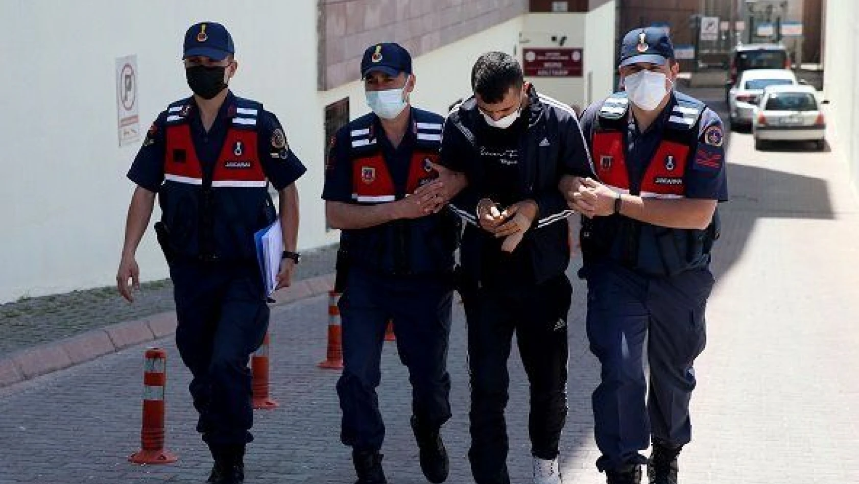 Kayseri'de bağ evlerinden hırsızlık yaptığı iddia edilen zanlı tutuklandı