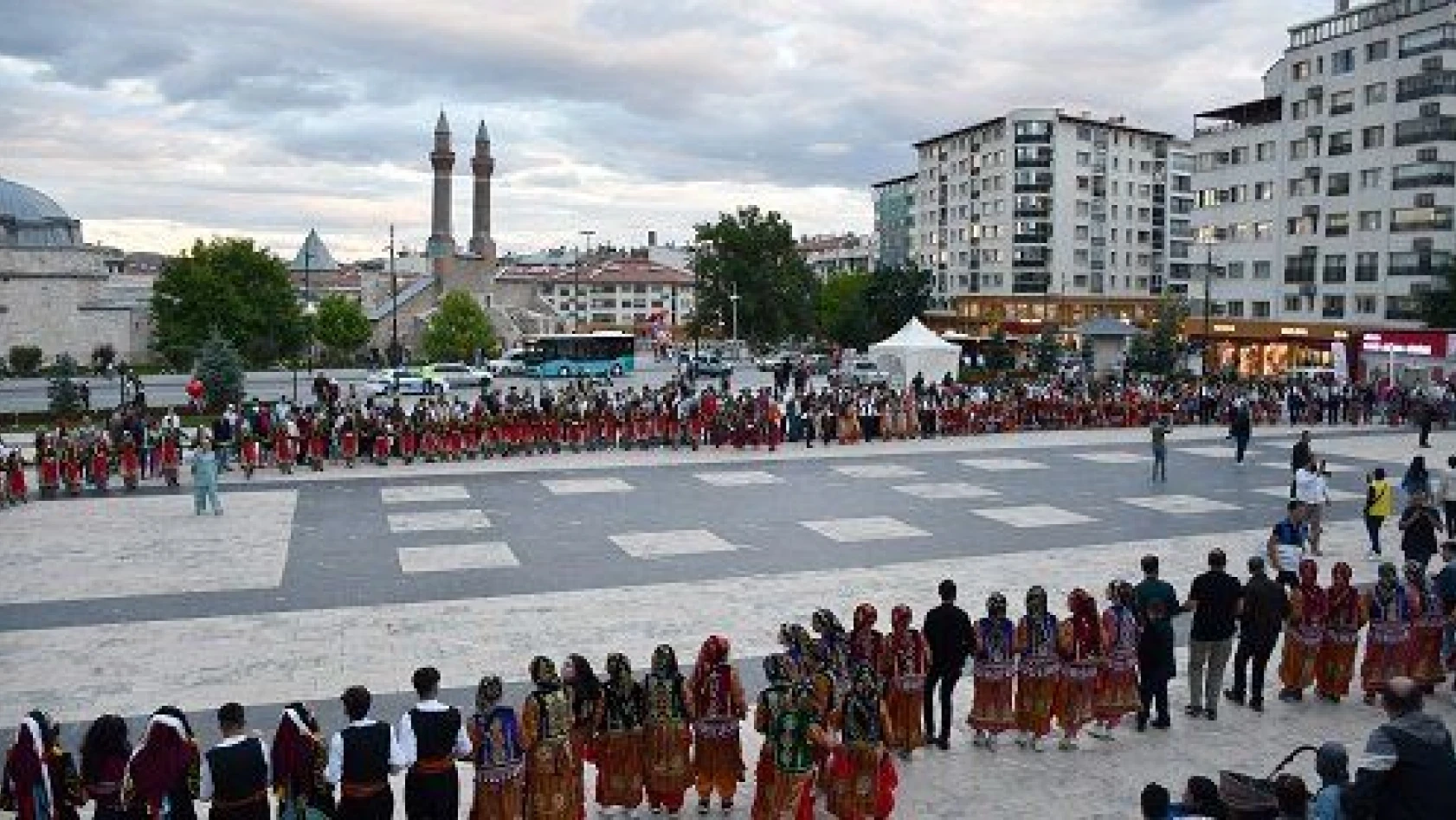 Türkiye Halk Oyunları Federasyonu Bölge Yarışması Sivas'ta başladı