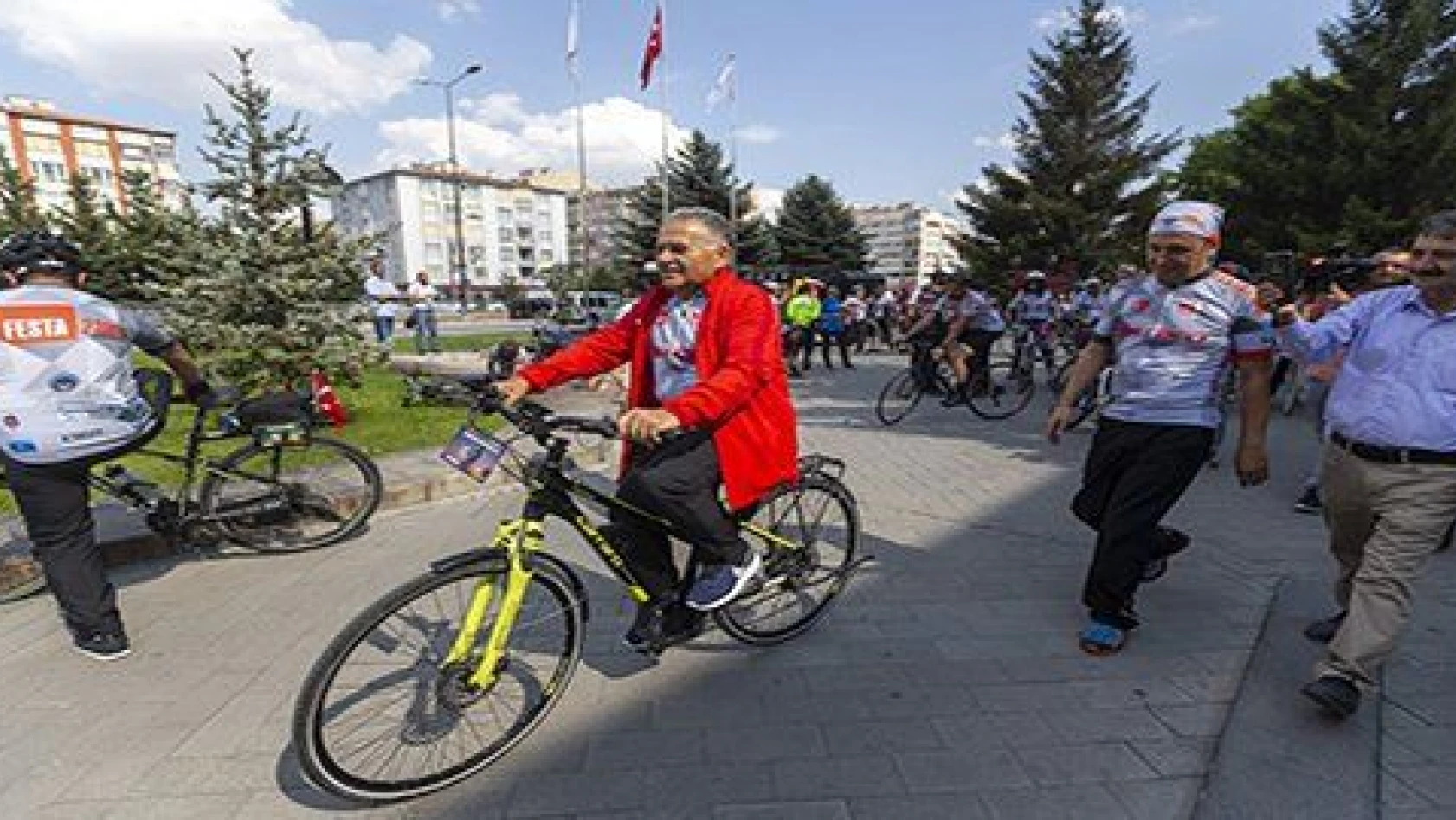 ESTA 2200 Bisiklet Festivali'nin startını Başkan Büyükkılıç verdi