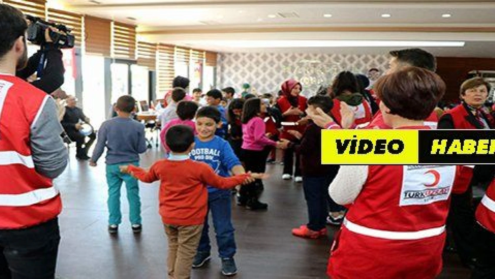 Türk Kızılayı sevgi evlerinde kalan çocuklarla buluştu 