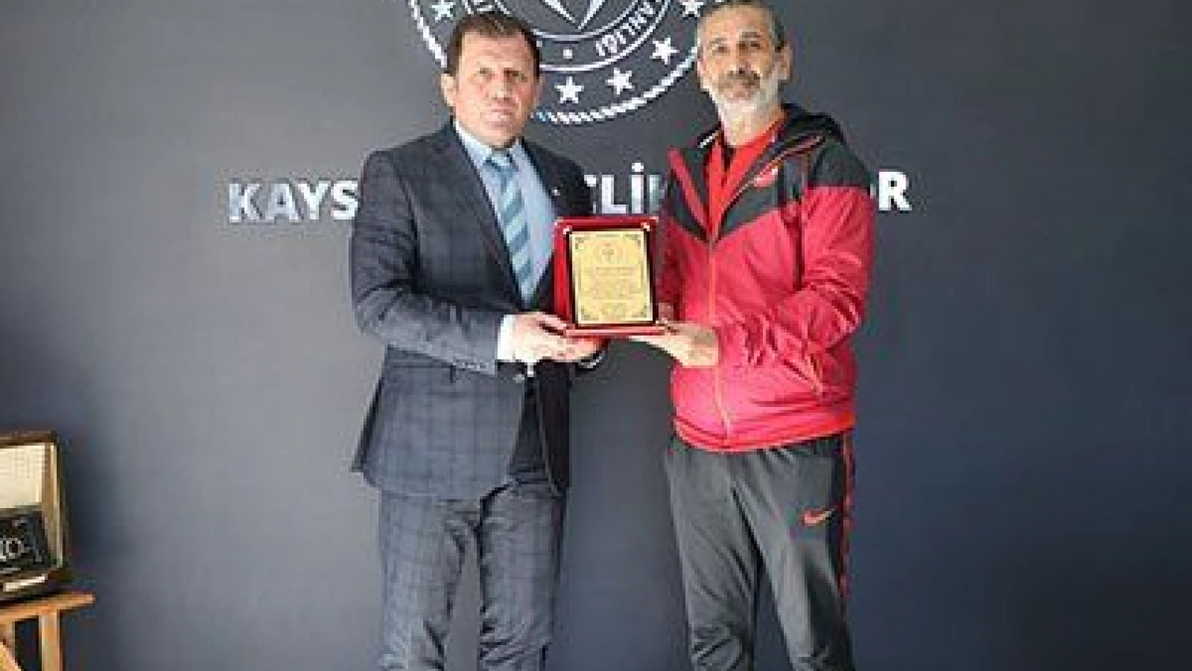  Down Sendromlular Futsal Milli Takım Antrenörü'nden Kabakcı'ya ziyaret