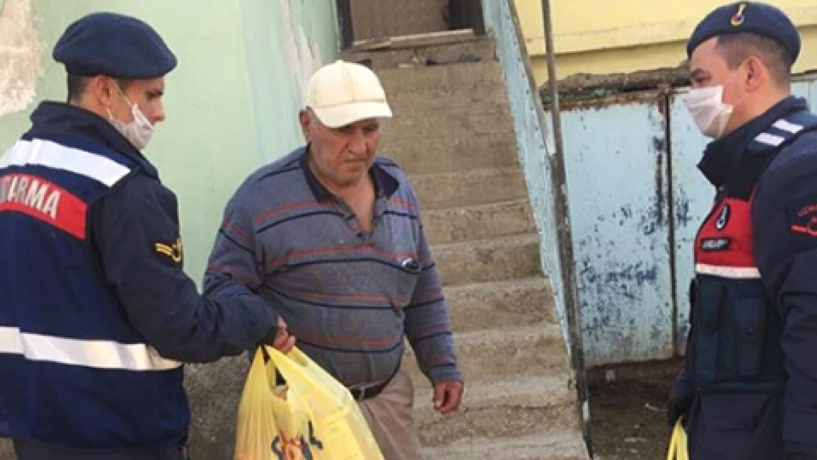 Tomarza'da 65 yaş üstü vatandaşların temel ihtiyaçları karşılanıyor