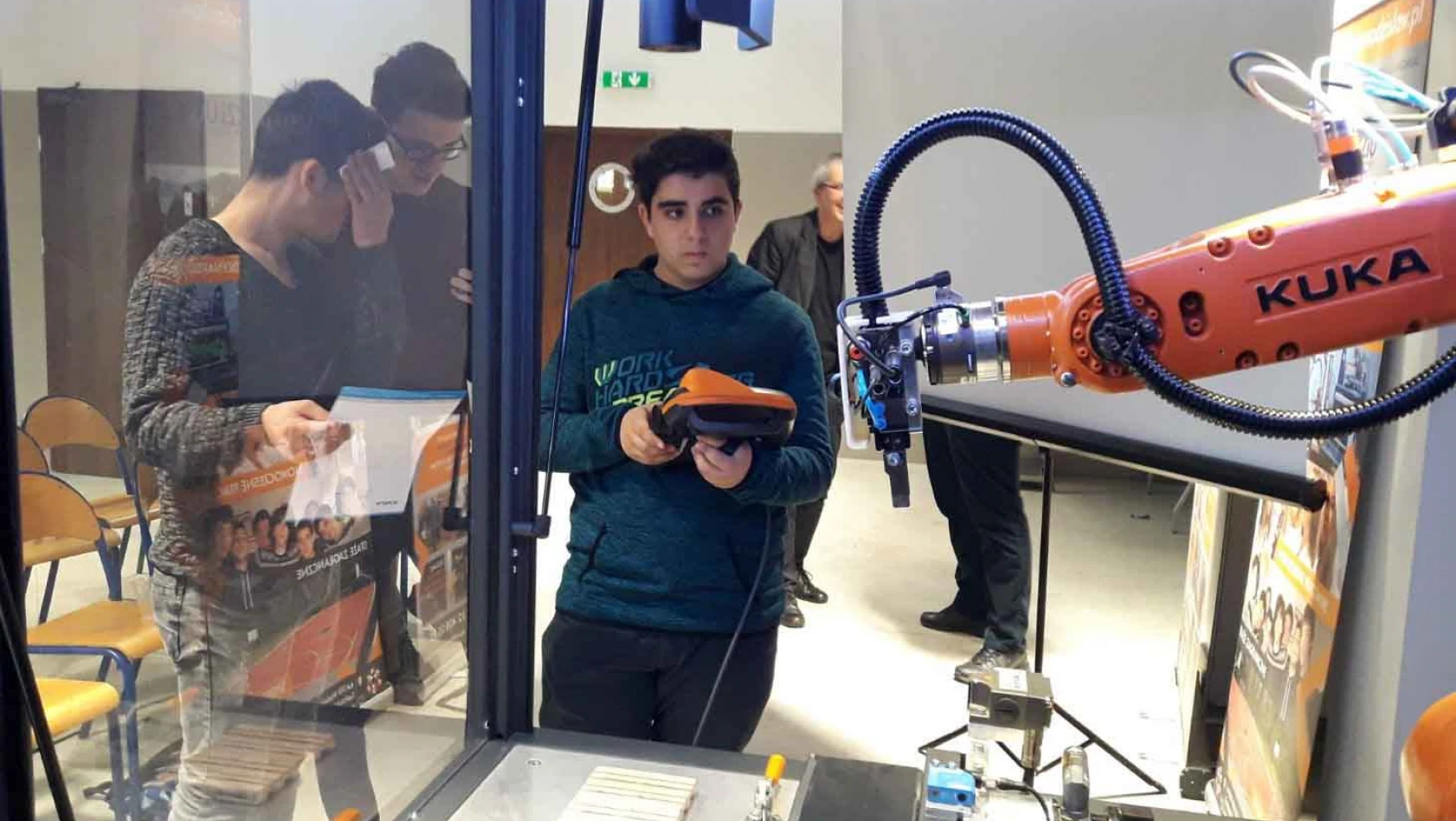 Öğrenciler Polonya'da Endüstriyel Robot Eğitimi Aldılar 
