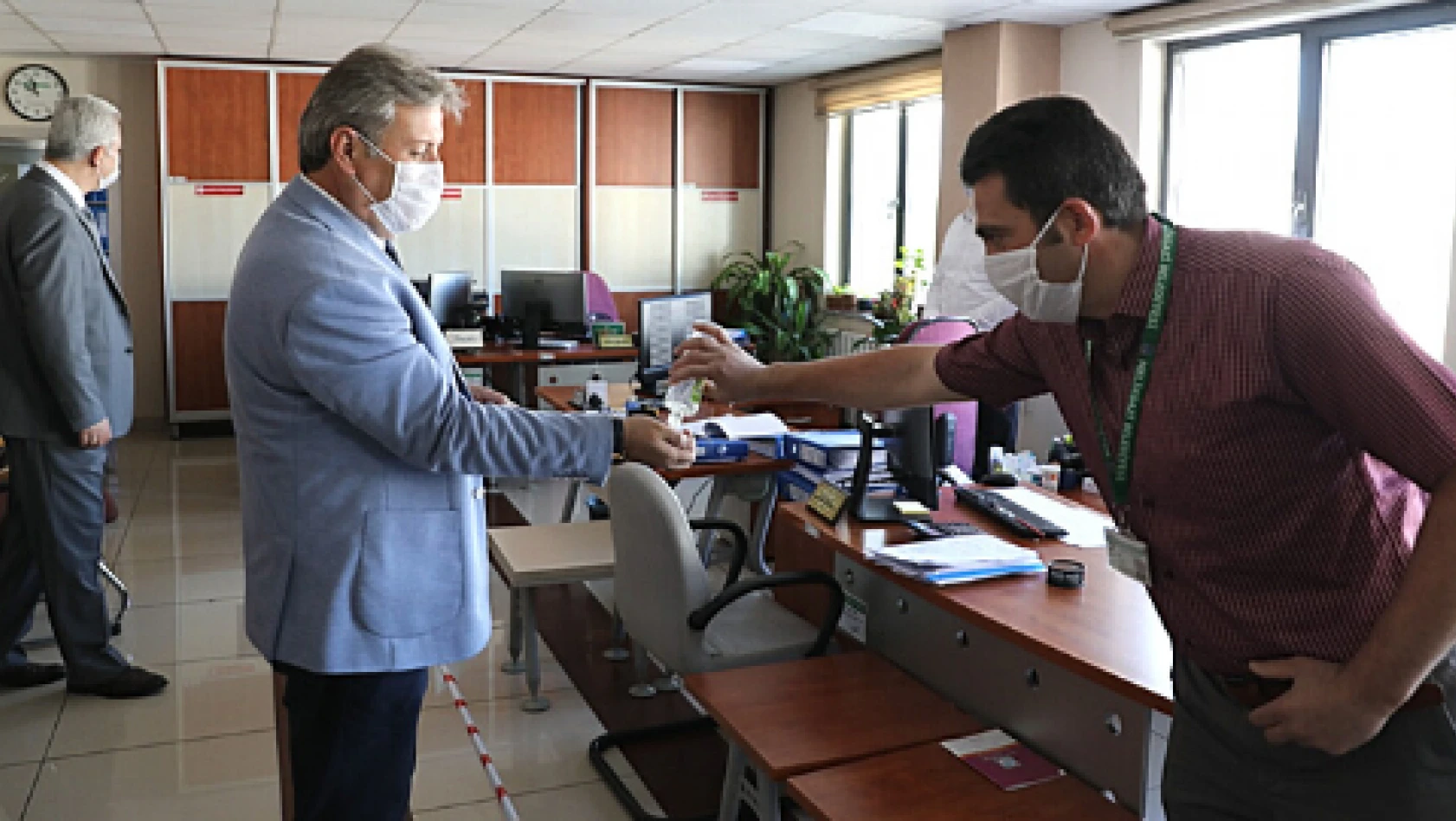 Başkan Palancıoğlu, ilk mesai günü personeli ile bayramlaştı