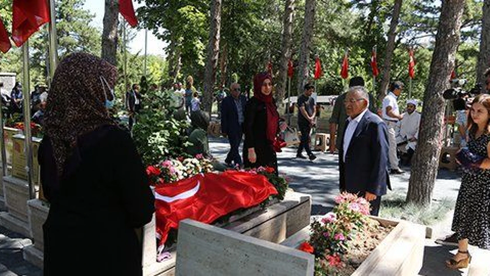 Büyükkılıç, Şehit Polis Uluçay'ı mezarı başında andı