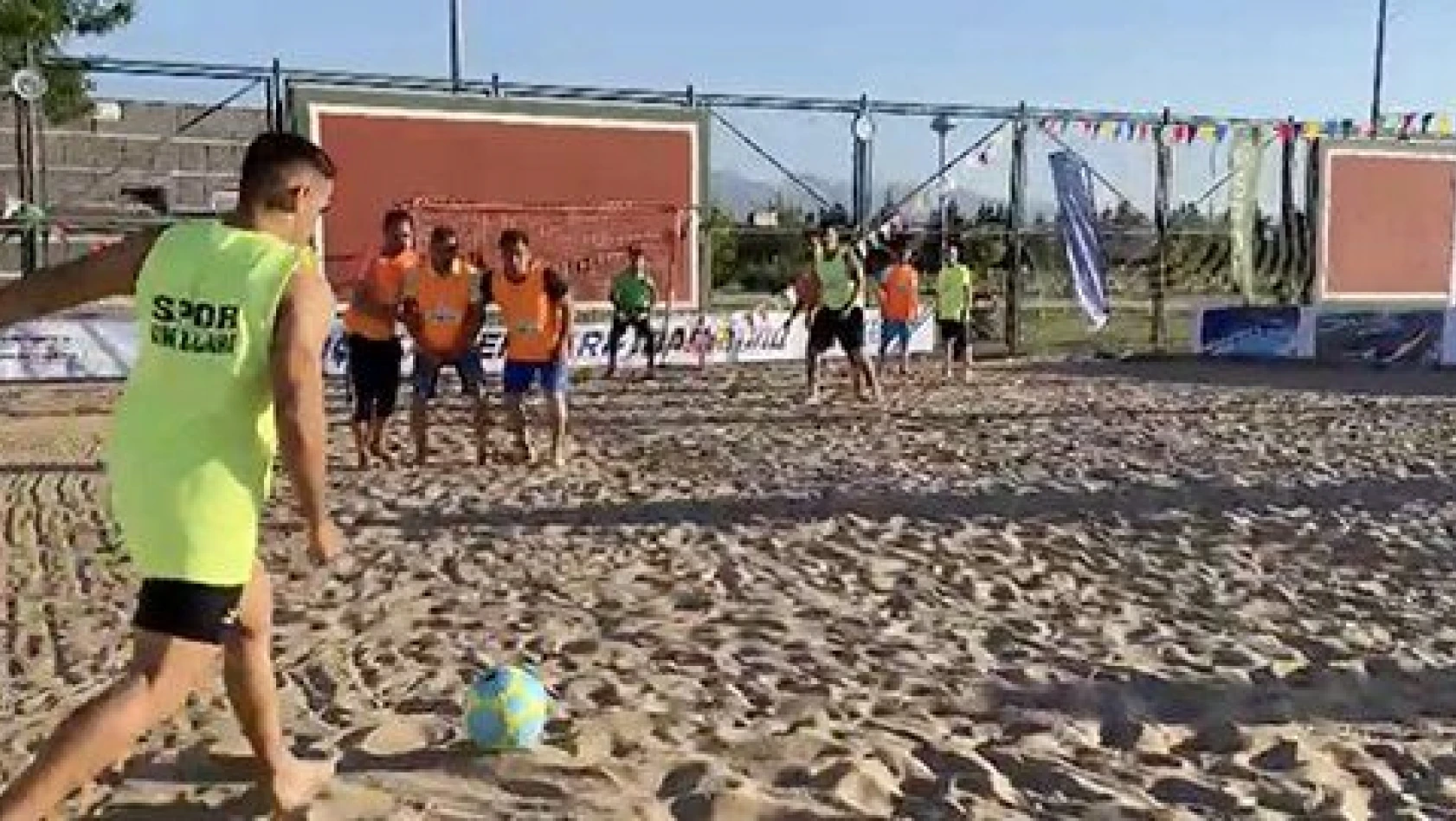 Büyükşehir'den bir ilk daha: Plaj Futbolu