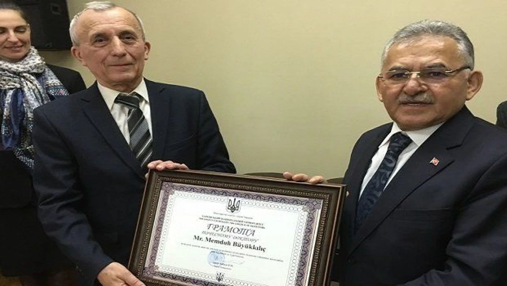 Başkan Büyükkılıç'a Ukrayna'da fahri doktora ünvanı verildi