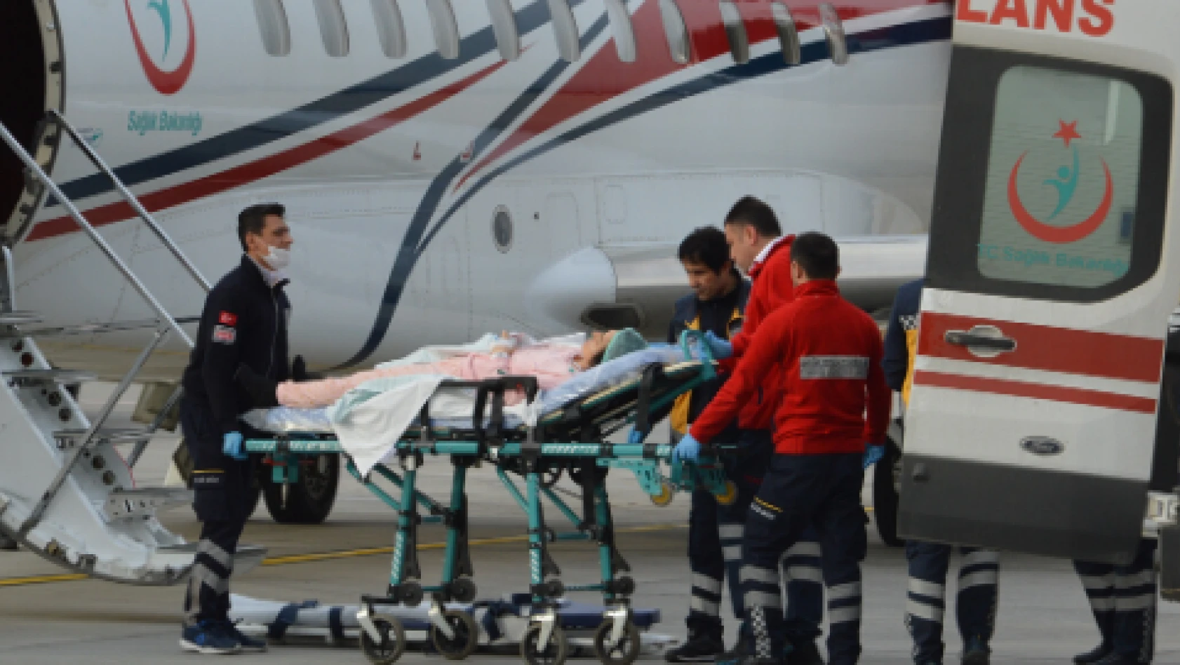 Kayseri'de uçak ambulans 2 hasta için havalandı