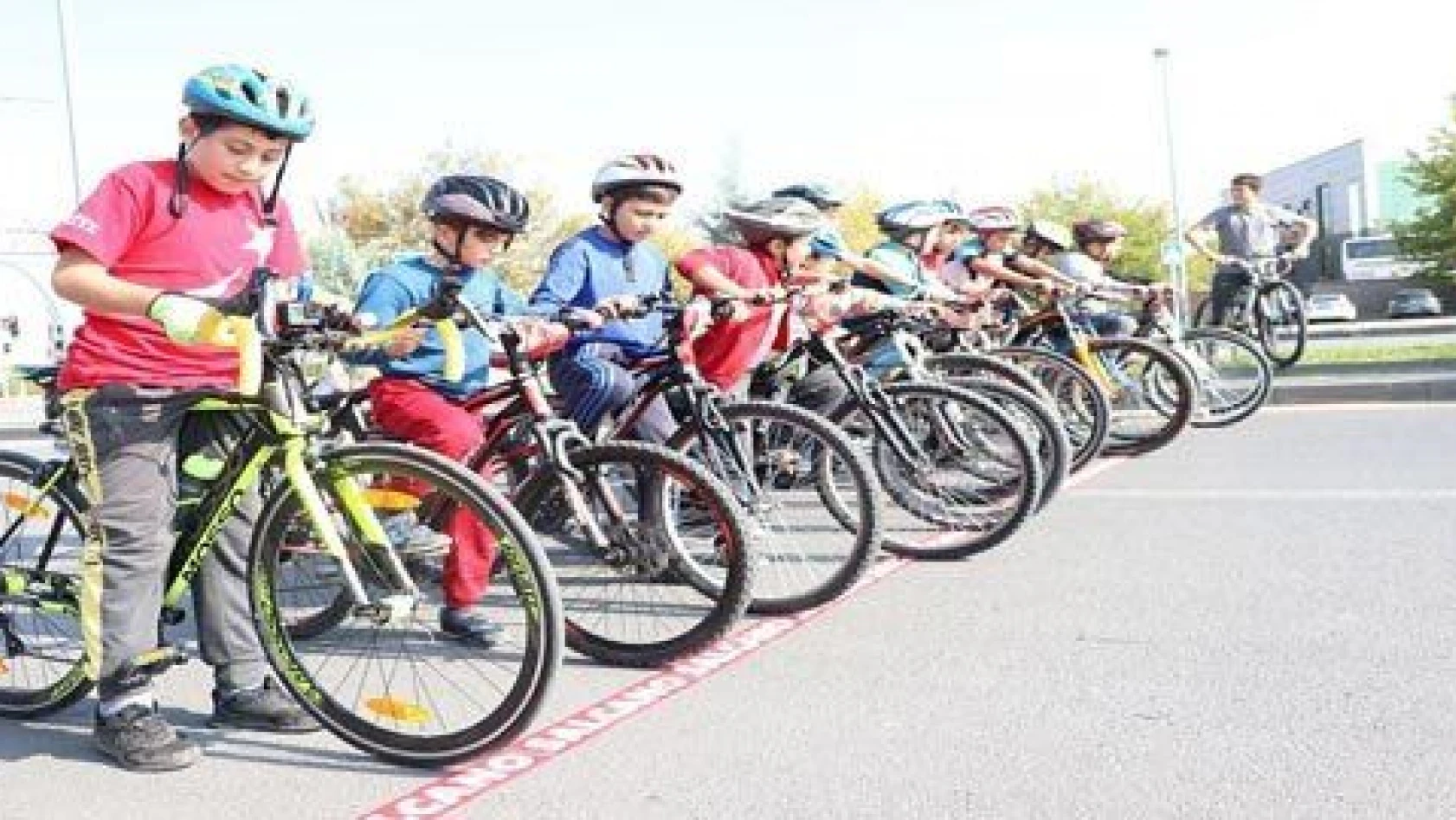 29 Ekim Cumhuriyet Kupası Bisiklet Turnuvası nefes kesti