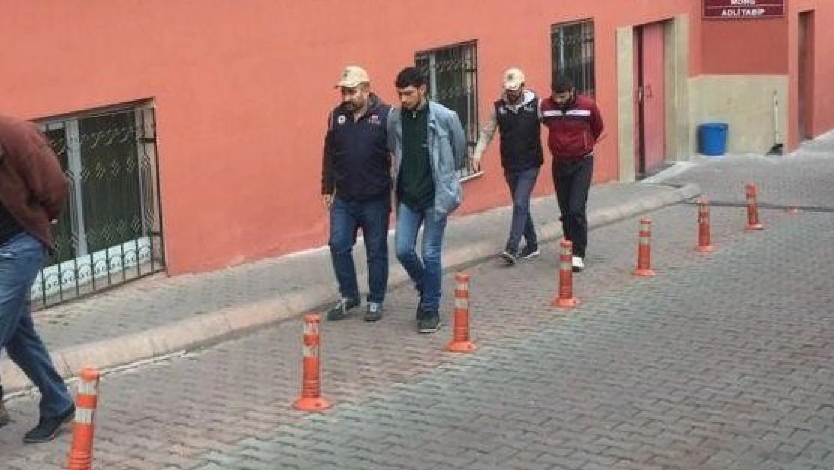 Kayseri'deki DEAŞ operasyonunda gözaltına alınan 3 kişi adliyeye sevk edildi