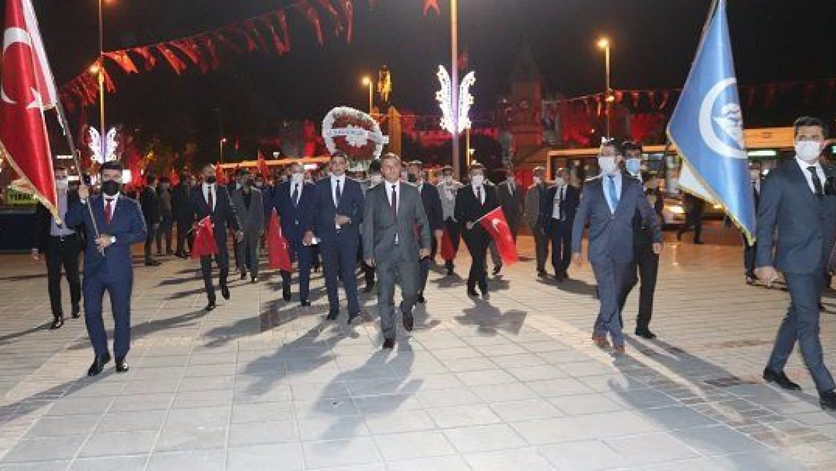 Kayseri Ülkü Ocakları üyeleri 'Cumhuriyet Yürüyüşü' yaptı