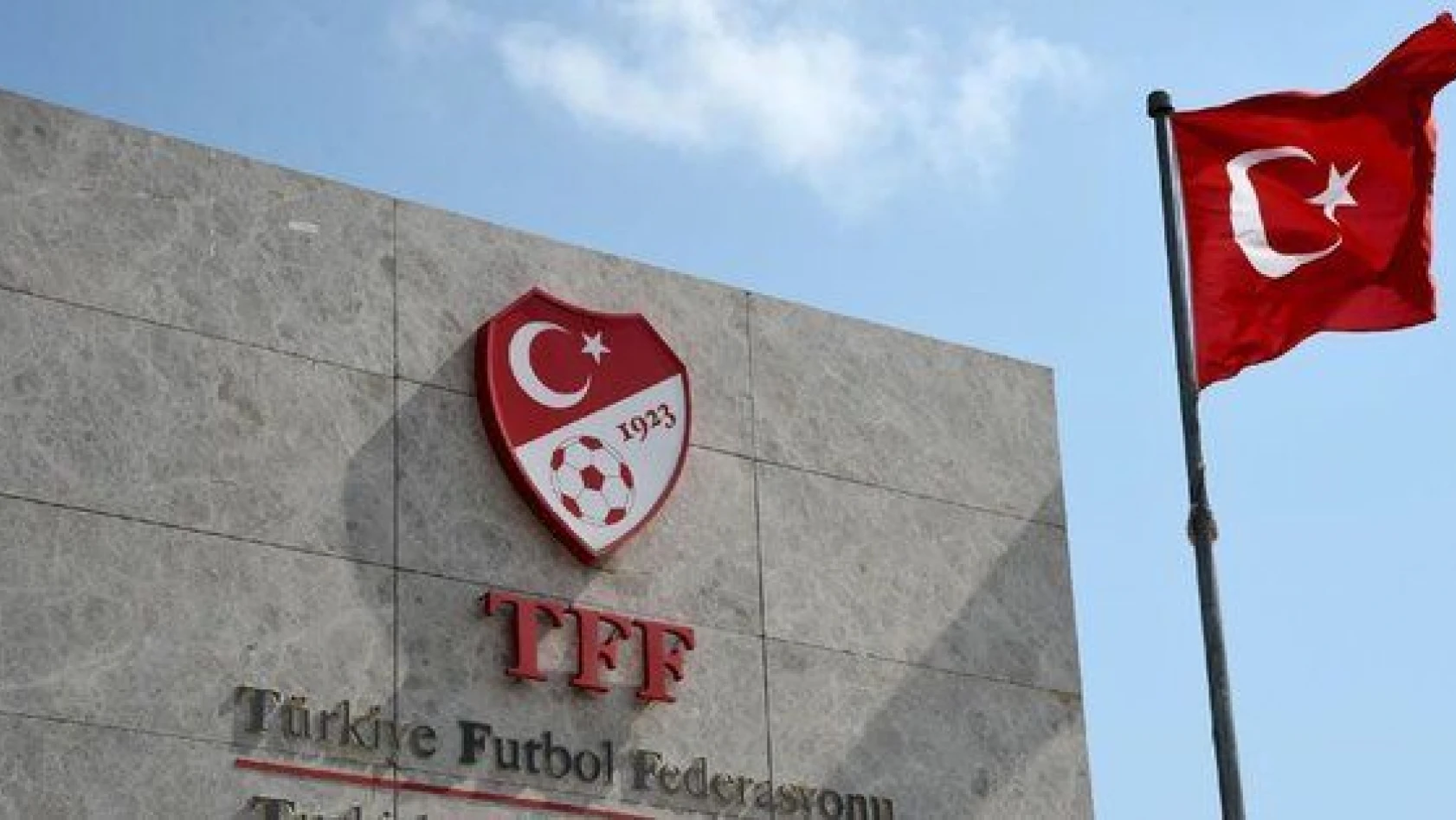 İzmir'de oynanacak olan futbol müsabakaları ertelendi