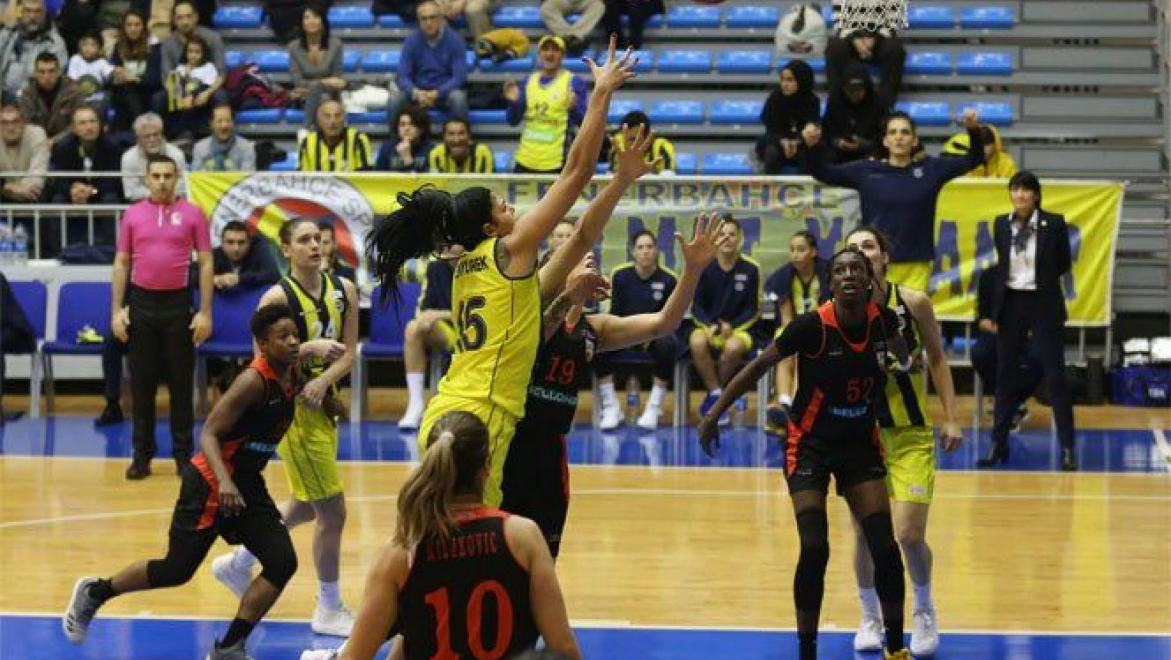 Bellona Kayseri Fenerbahçe'ye mağlup oldu