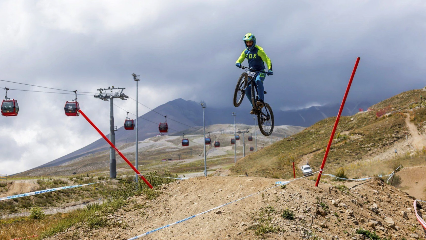 Erciyes'te Uluslararası Downhill Bisikleti Kupası düzenlendi