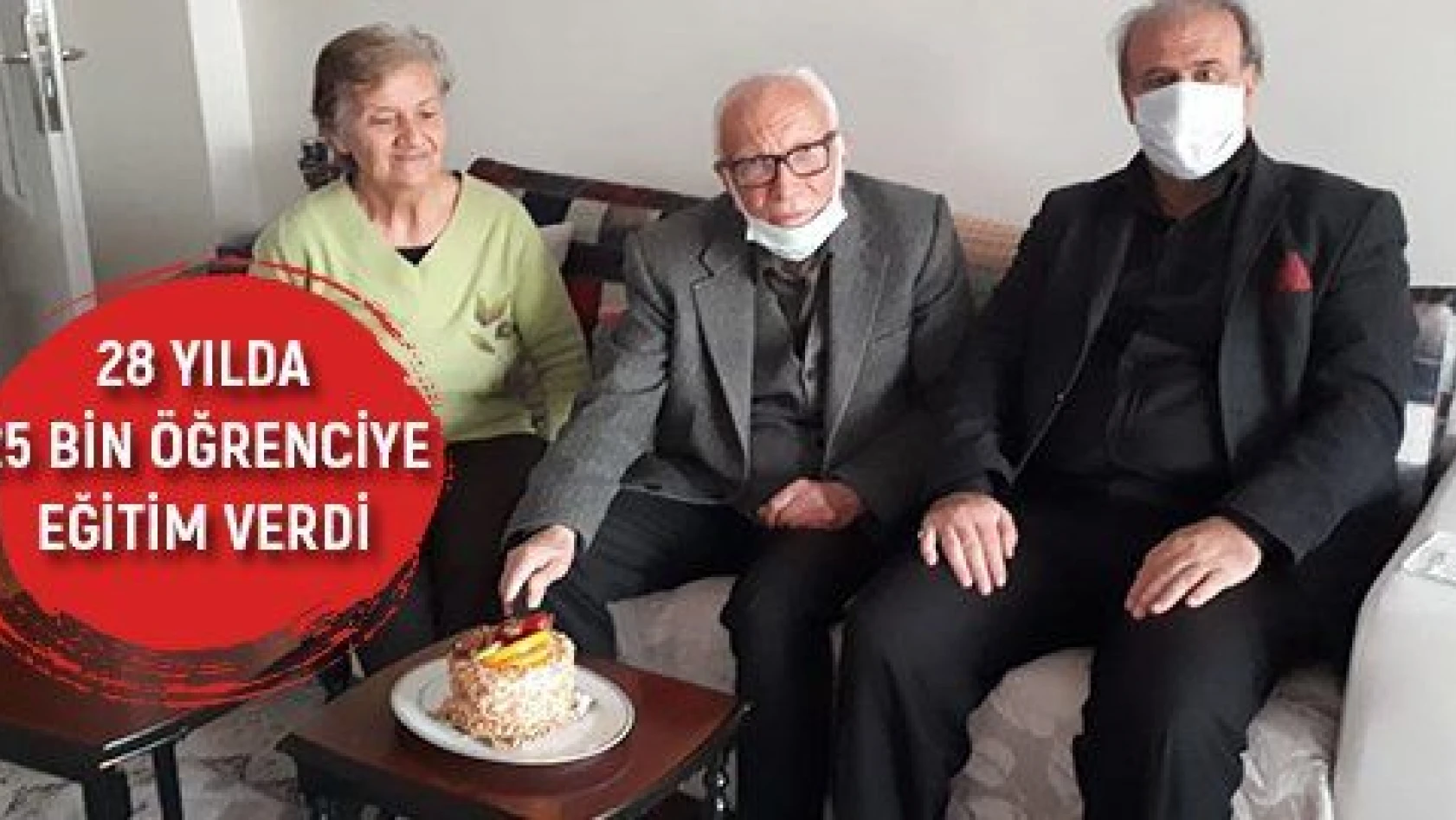 87 yaşındaki öğretmene, öğrencilerinden doğum günü kutlaması