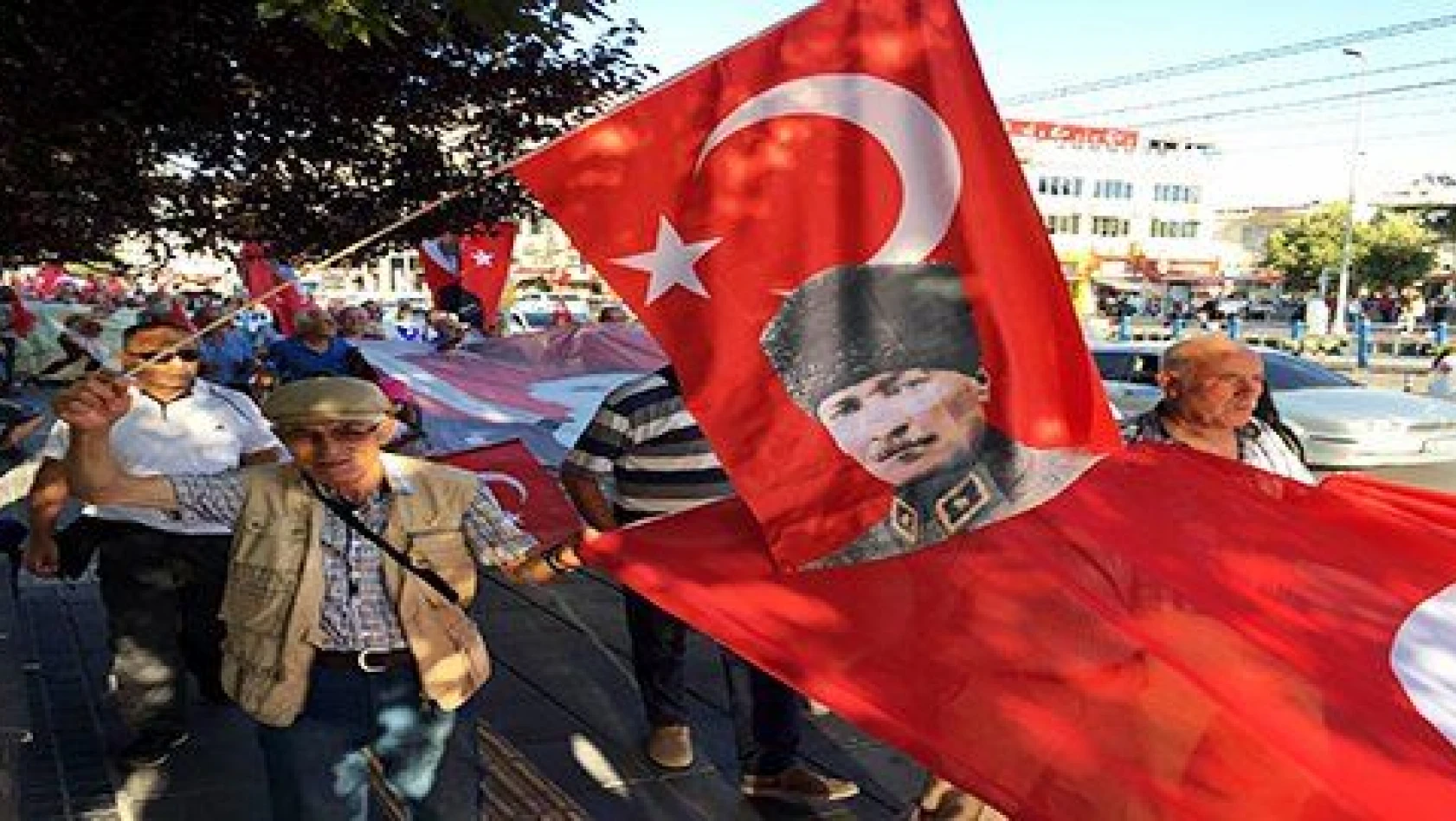 CHP Zafer Bayramı yürüyüşü yaptı