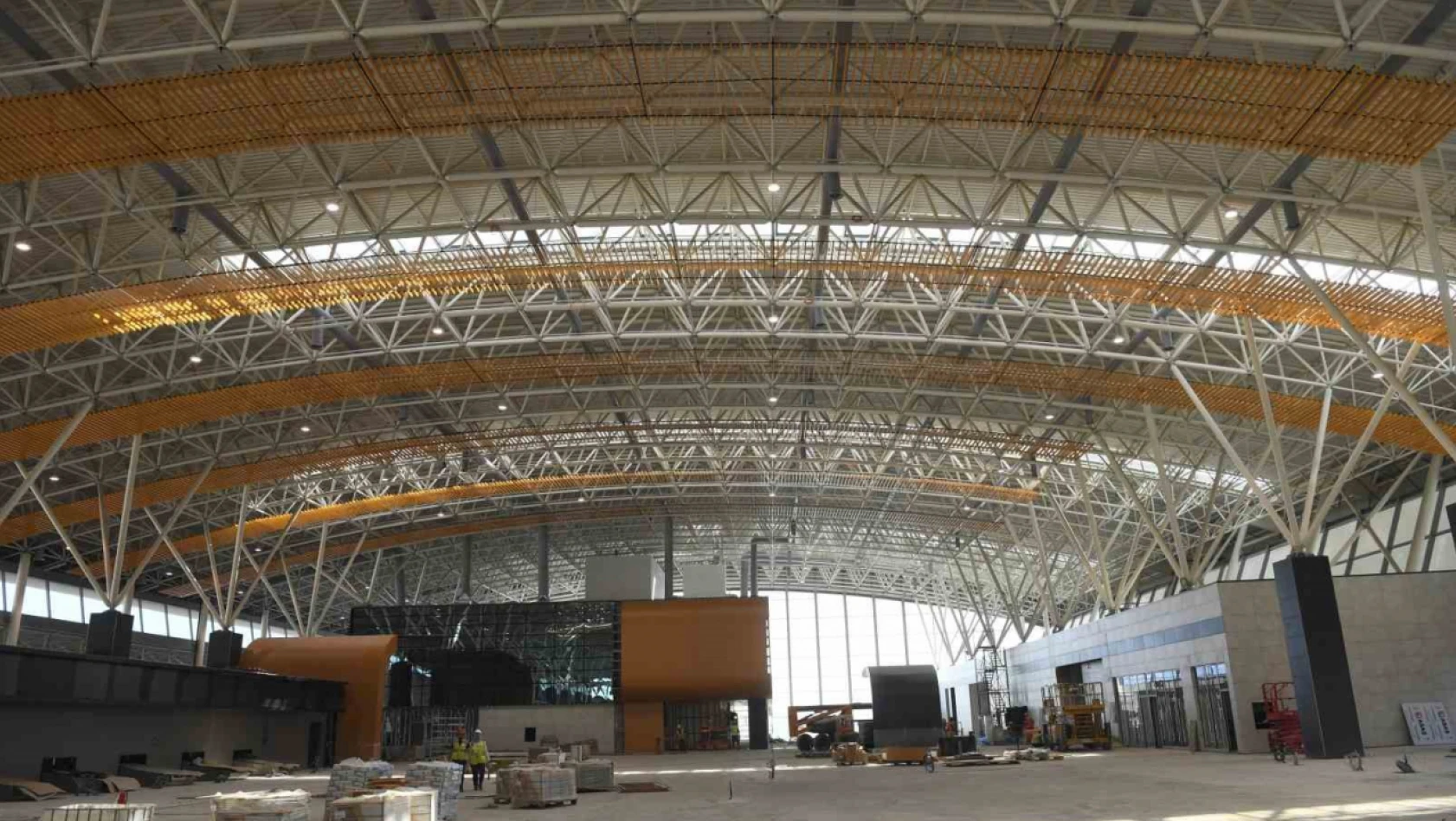 Kayseri Havalimanı Yeni Terminal Binası'nda İnceleme