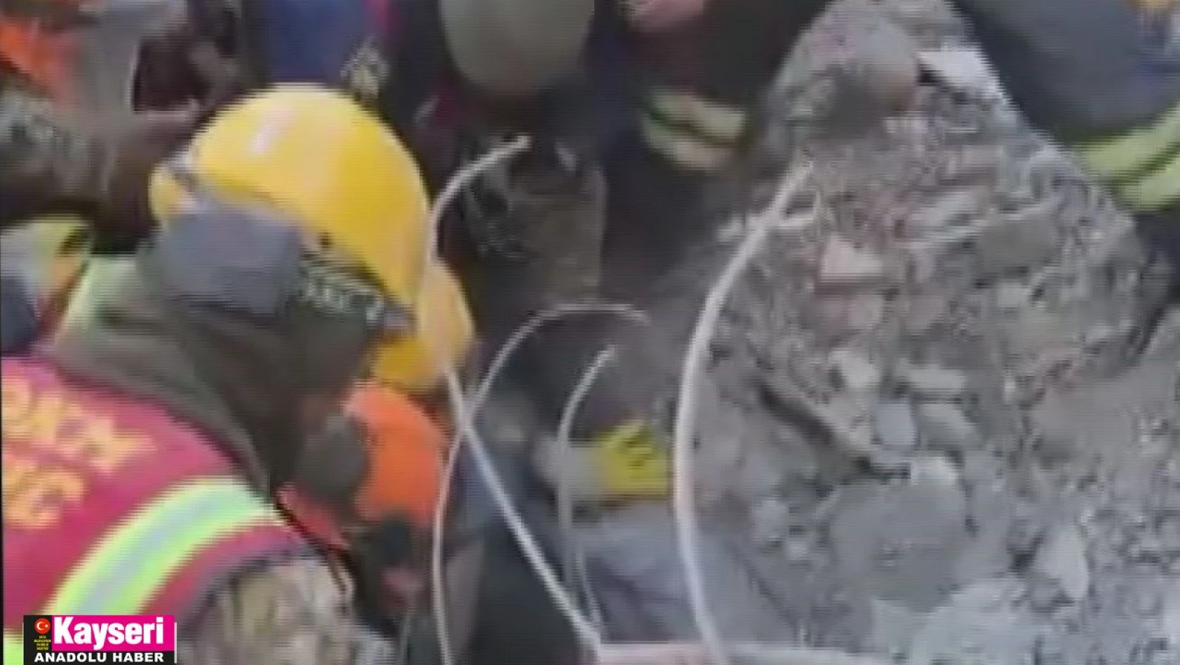 Kayseri İtfaiyesi, depremin 180'inci saatinde bir can daha kurtardı