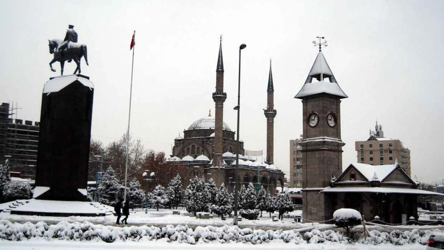 Kayseri'ye lapa lapa kar yağıyor!